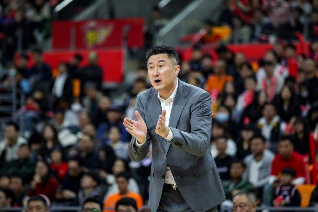 锁定季后赛席位也不能放松，前四争夺战同样激烈